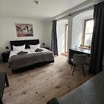 Schloss Otel