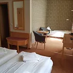 Schloss 3*