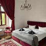 Schloss 3*