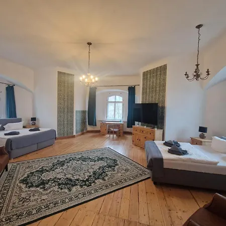 Schloss 3*