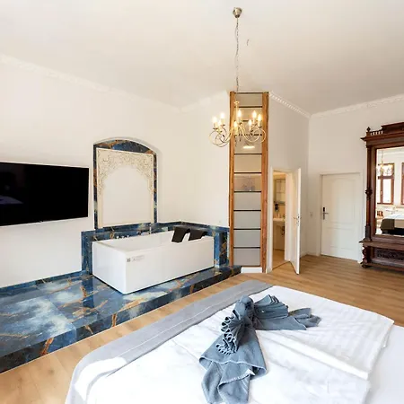 Schloss 3*